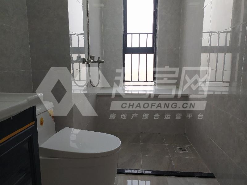 融创臻园出租房厨房及卫生间