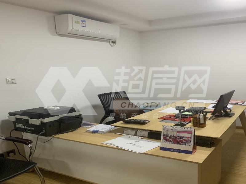 明日广场出租房厨房及卫生间