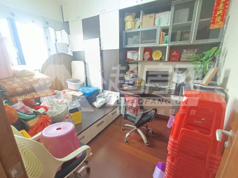万科沁园二手房卧室