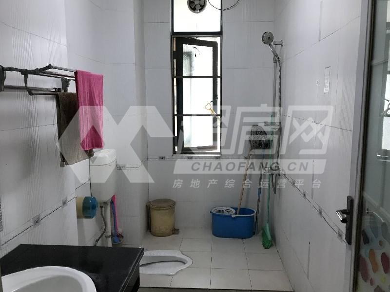 纯水岸二手房厨房及卫生间