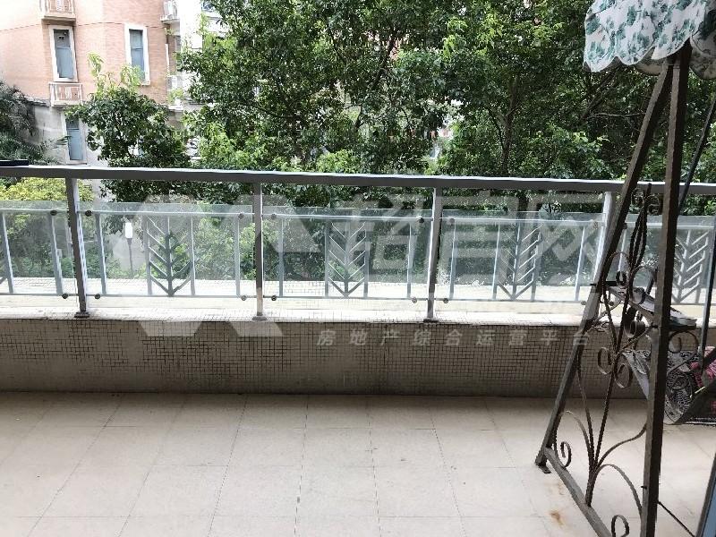 纯水岸二手房阳台