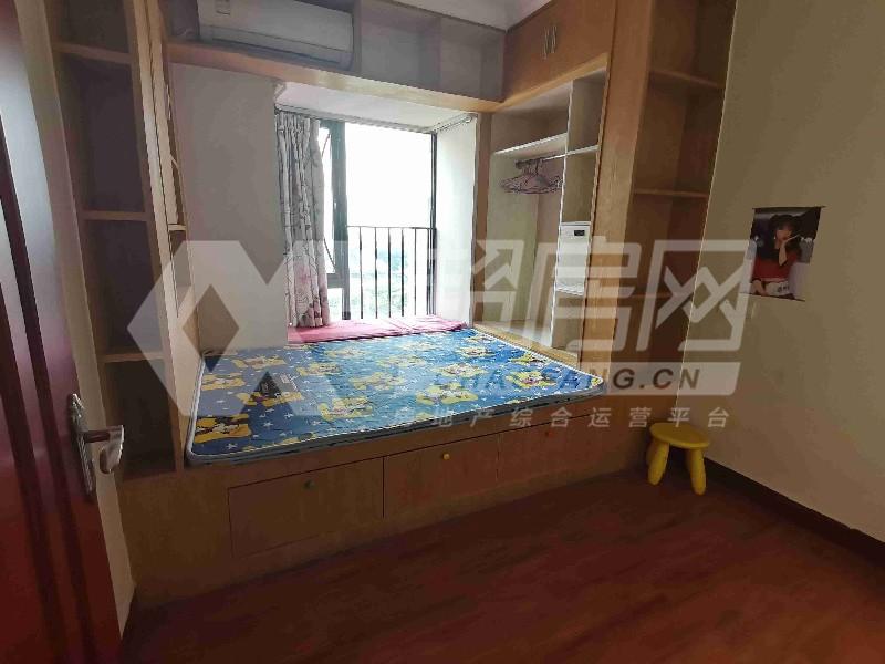 美的御海东郡二手房卧室