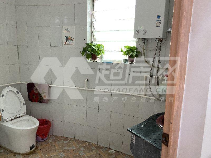 河畔华庭二手房厨房及卫生间