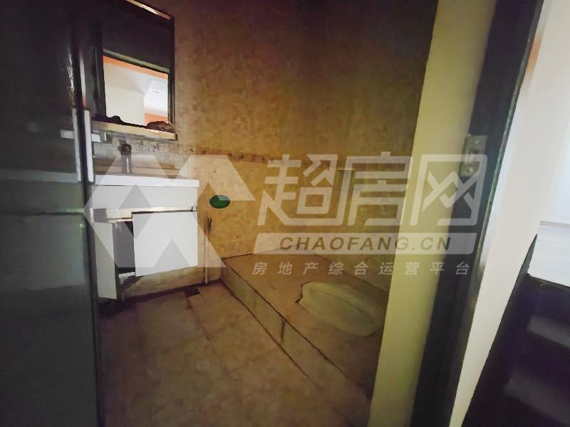 丽星名园出租房厨房及卫生间