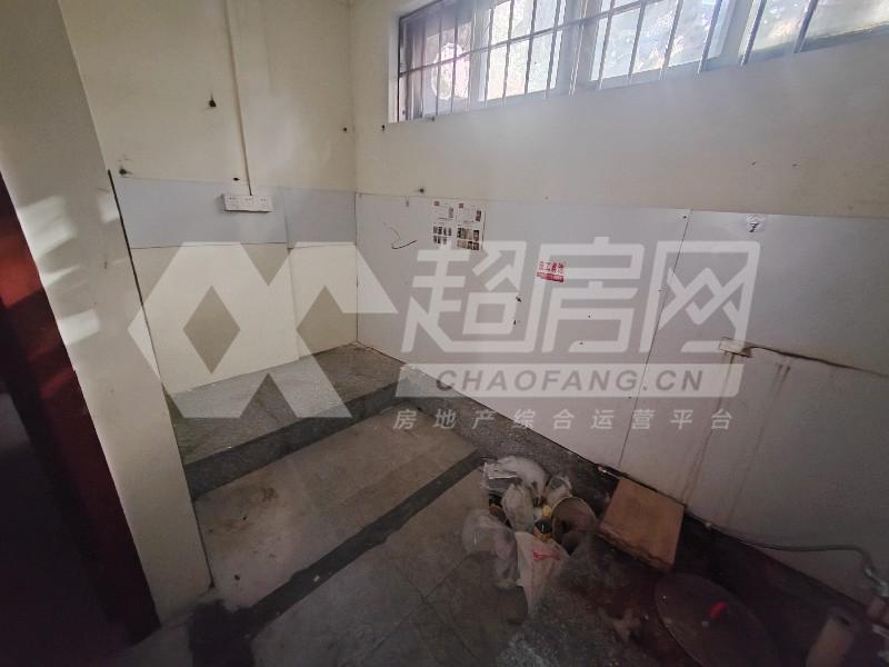 丽星名园出租房厨房及卫生间