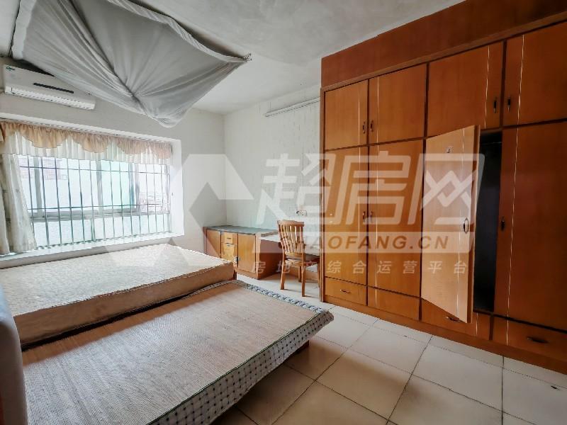 聚丽豪庭二手房卧室