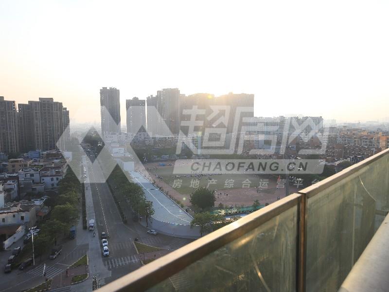 海骏达宫馆二手房阳台