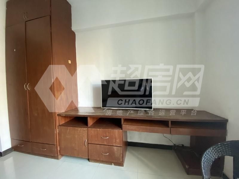 嘉仑台二手房客厅
