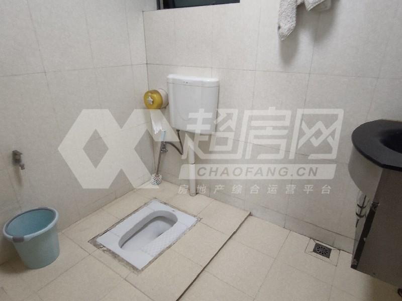 都汇豪庭出租房厨房及卫生间