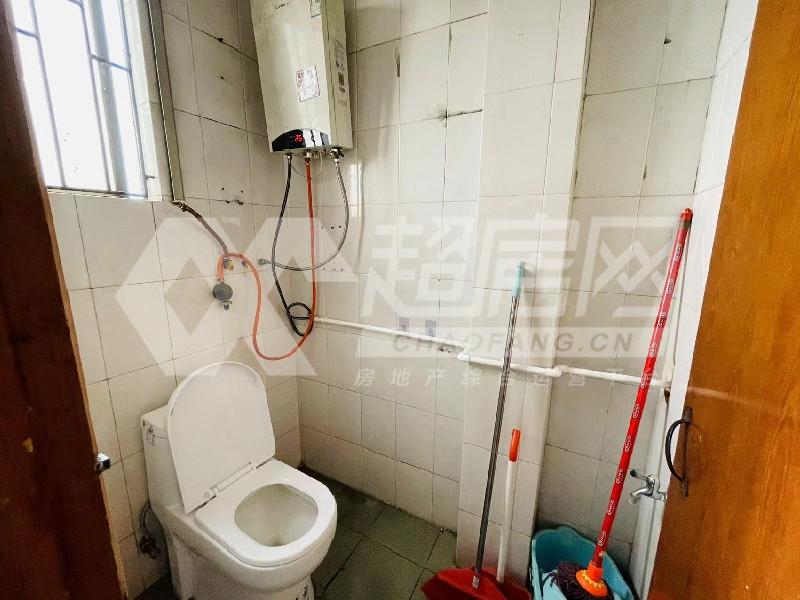 杏福苑二手房厨房及卫生间