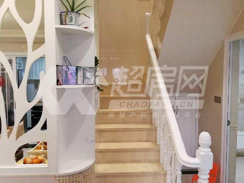 深业城二期二手房客厅