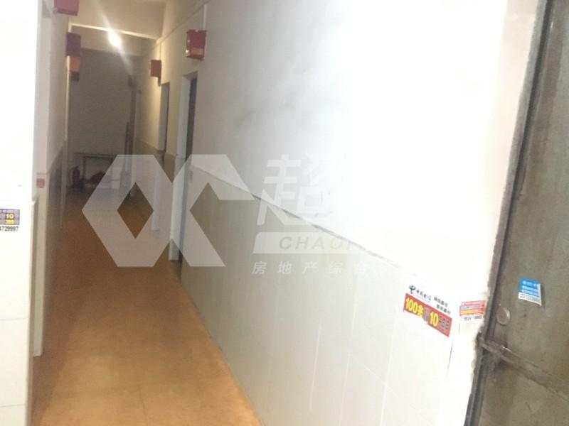 世埠居委会二手房客厅