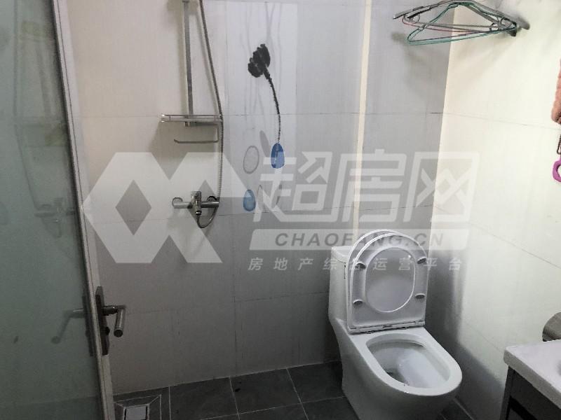绿茵花园出租房厨房及卫生间