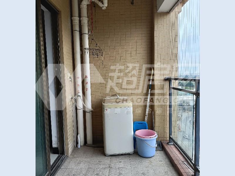水岸珑庭二手房阳台