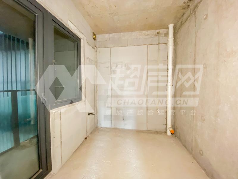 华侨城天鹅堡二手房厨房及卫生间