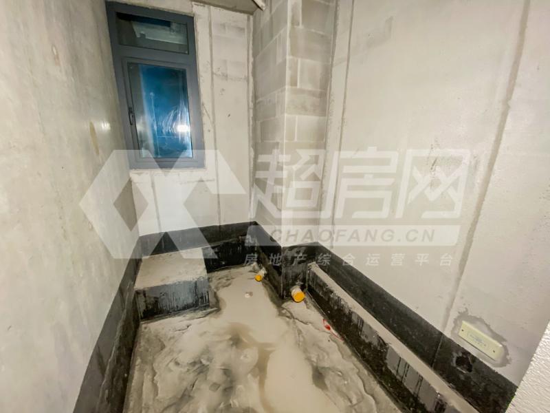 华侨城天鹅堡二手房厨房及卫生间