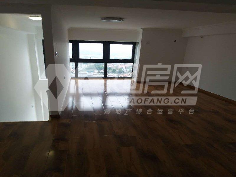 嘉德尚层二手房卧室