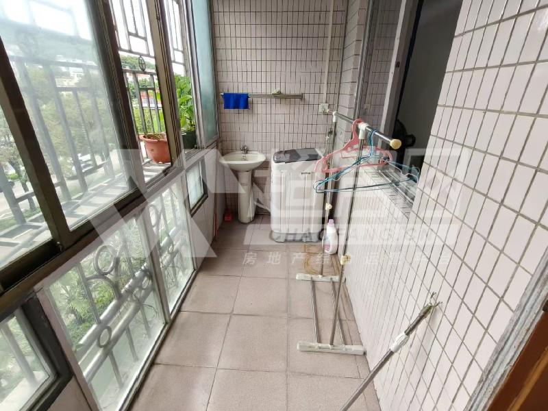 金泉阁二手房阳台