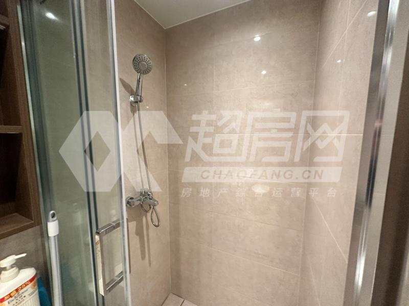 保利中悦公寓二手房厨房及卫生间