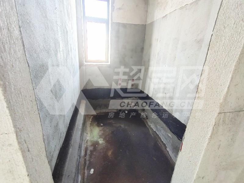 凯蓝滨江二手房厨房及卫生间