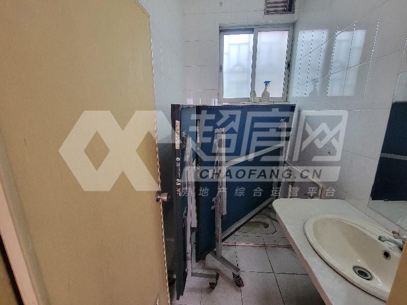 居宁小区出租房厨房及卫生间
