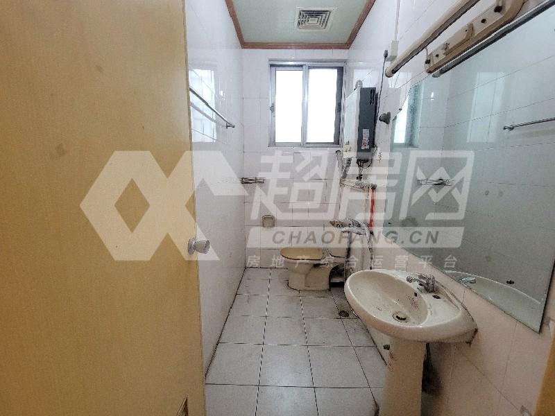 居宁小区出租房厨房及卫生间