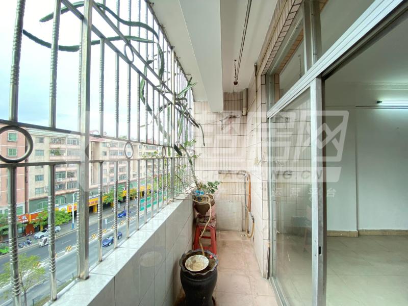 凯旋楼二手房阳台