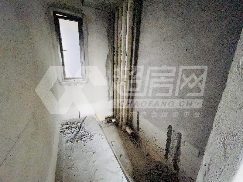龙光玖龙府二手房厨房及卫生间