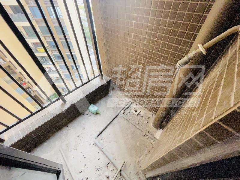 龙光玖龙府二手房阳台