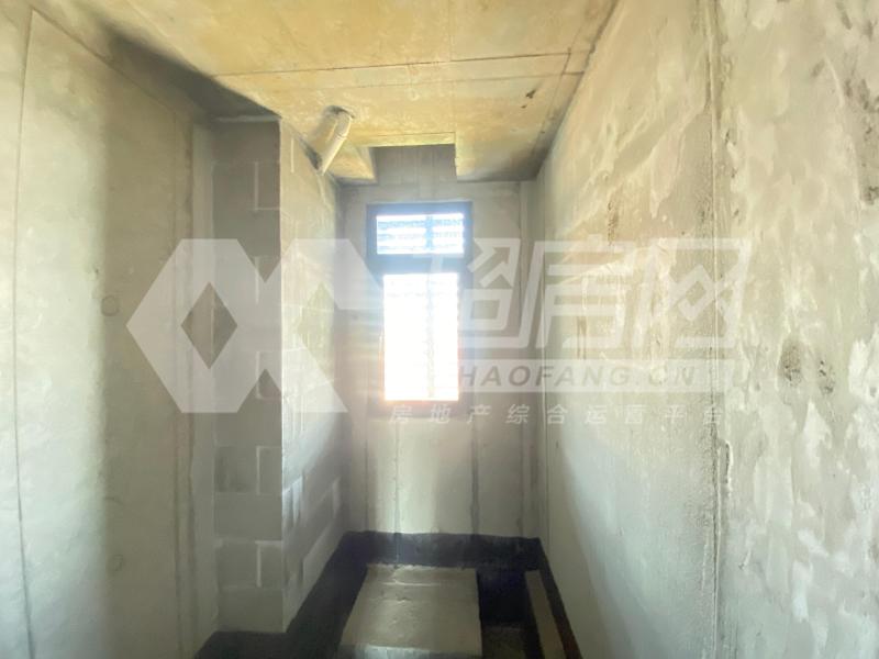 华侨城天鹅堡二手房厨房及卫生间