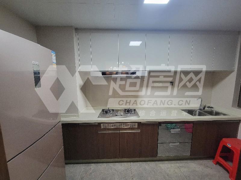 雅居乐英伦首府出租房厨房及卫生间