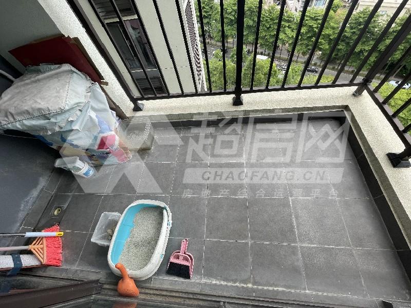 万科金域学府二手房阳台