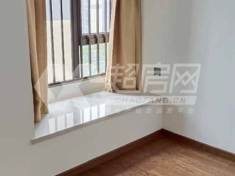 美的桂畔君兰二手房卧室