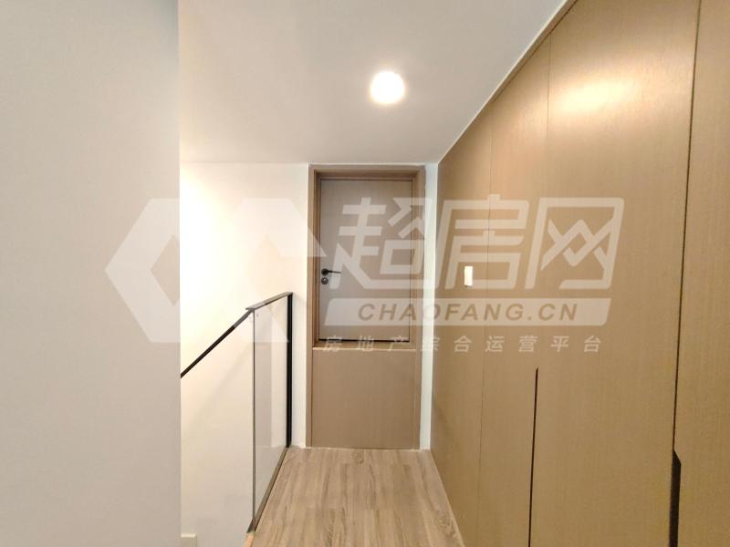 鸿坤创智天地二手房卧室