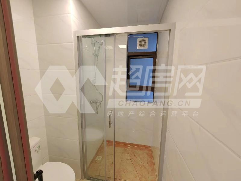 碧桂园凤怡苑二手房厨房及卫生间