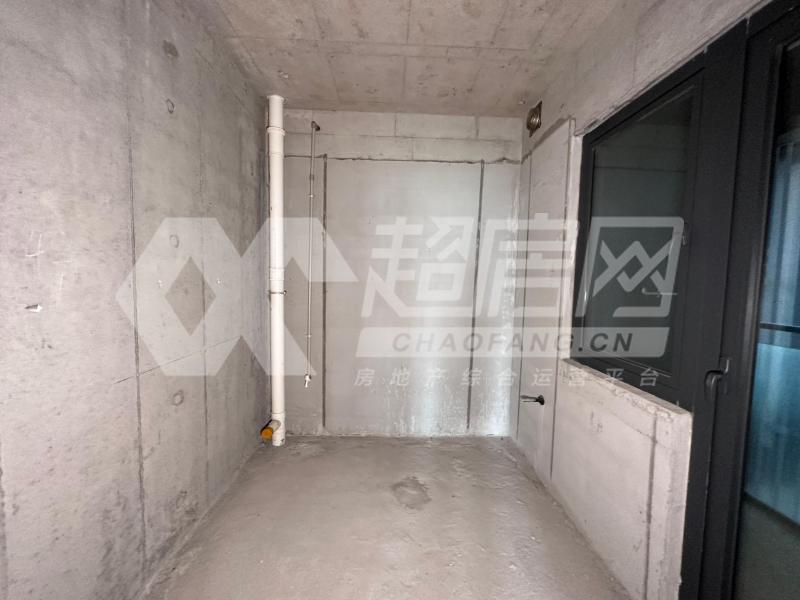 华侨城天鹅堡二手房厨房及卫生间