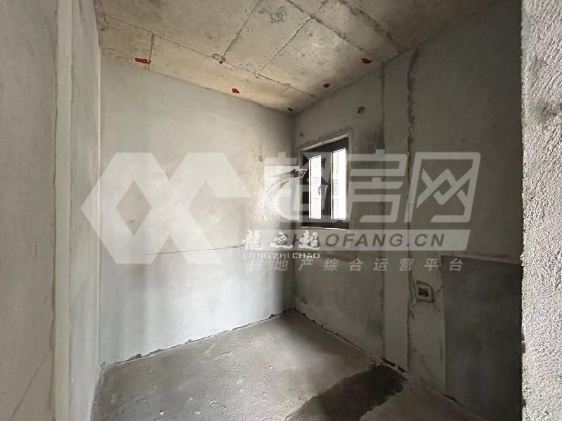 禹洲朗廷湾二手房卧室