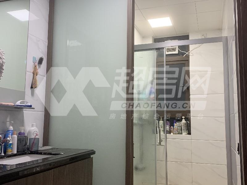碧桂园翰华苑二手房厨房及卫生间
