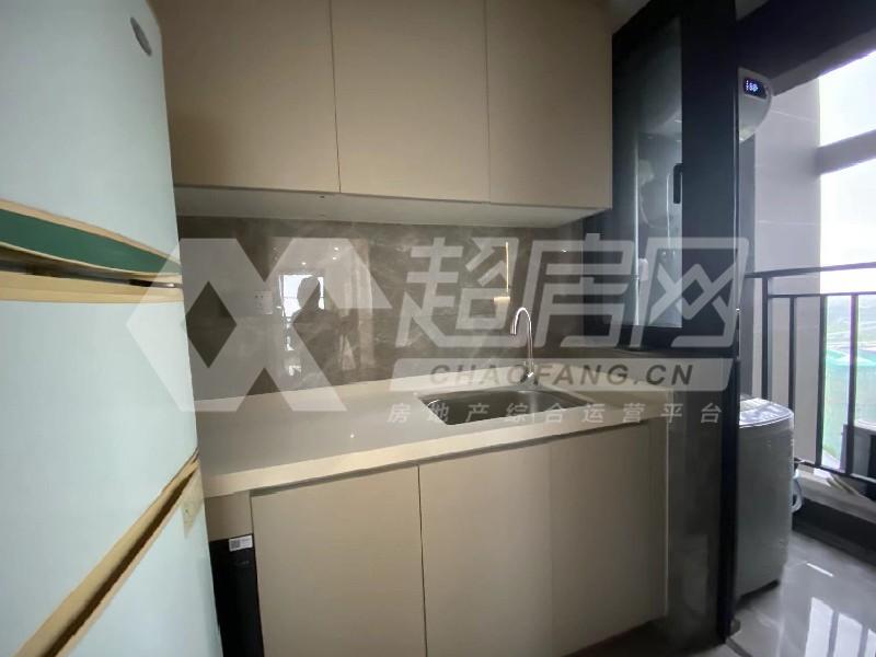 华侨城云尚park出租房厨房及卫生间