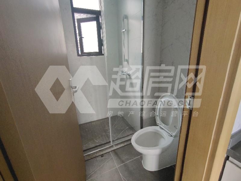 涛汇明日鎏金湾公馆二手房厨房及卫生间