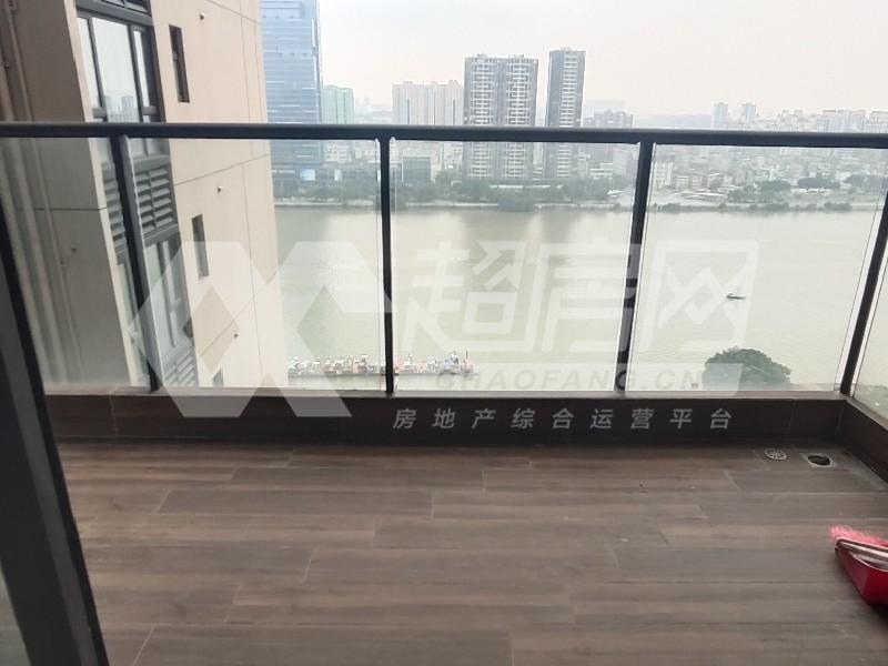 涛汇明日鎏金湾公馆二手房阳台