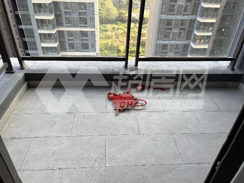 美的桂畔君兰二手房阳台