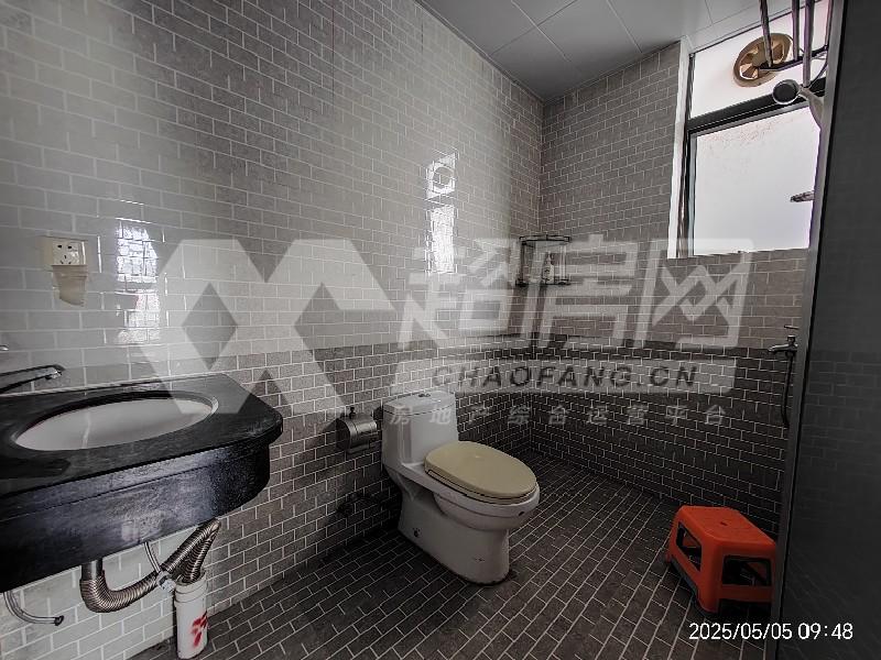 明日华府出租房厨房及卫生间