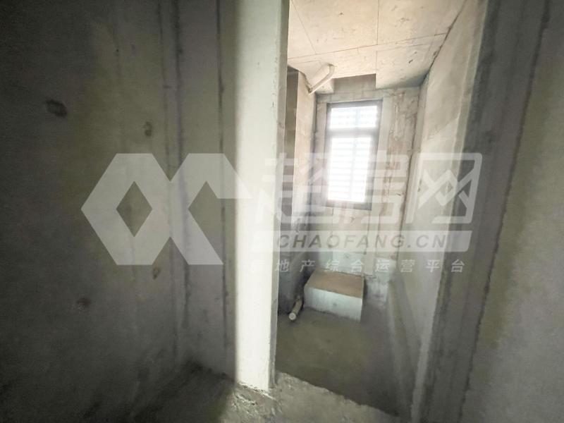 华侨城天鹅堡二手房厨房及卫生间