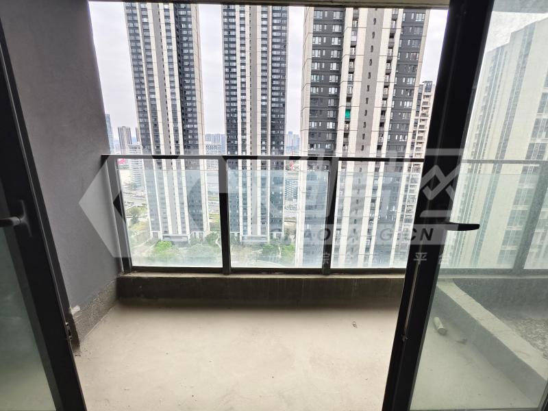 华侨城天鹅堡二手房阳台