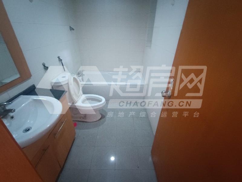 嘉仑台出租房厨房及卫生间