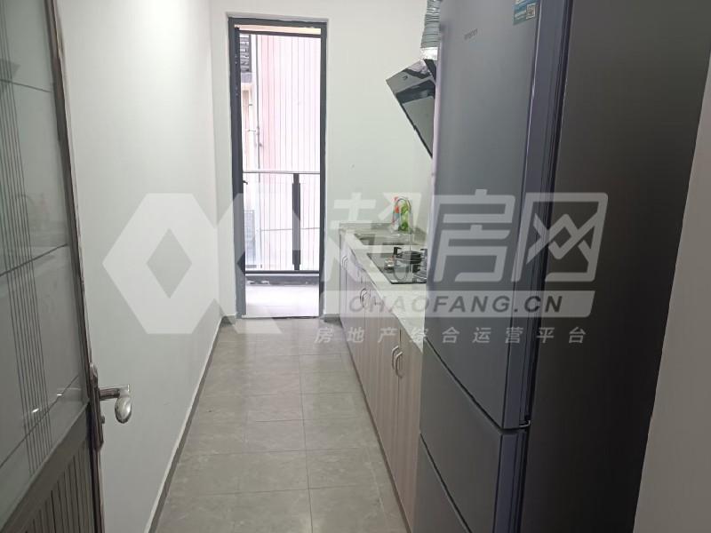 金辉岭南云著出租房厨房及卫生间