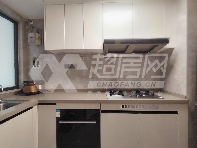 龙湖江与城二手房厨房及卫生间