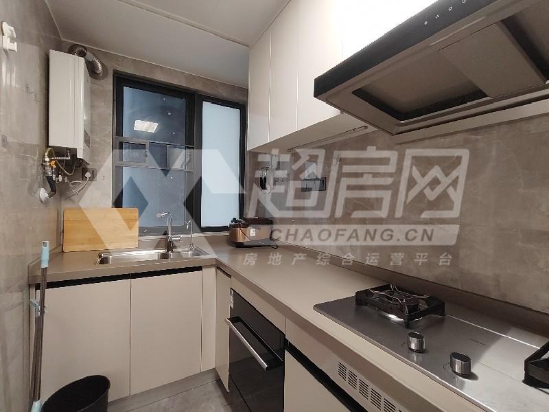 龙湖江与城二手房厨房及卫生间