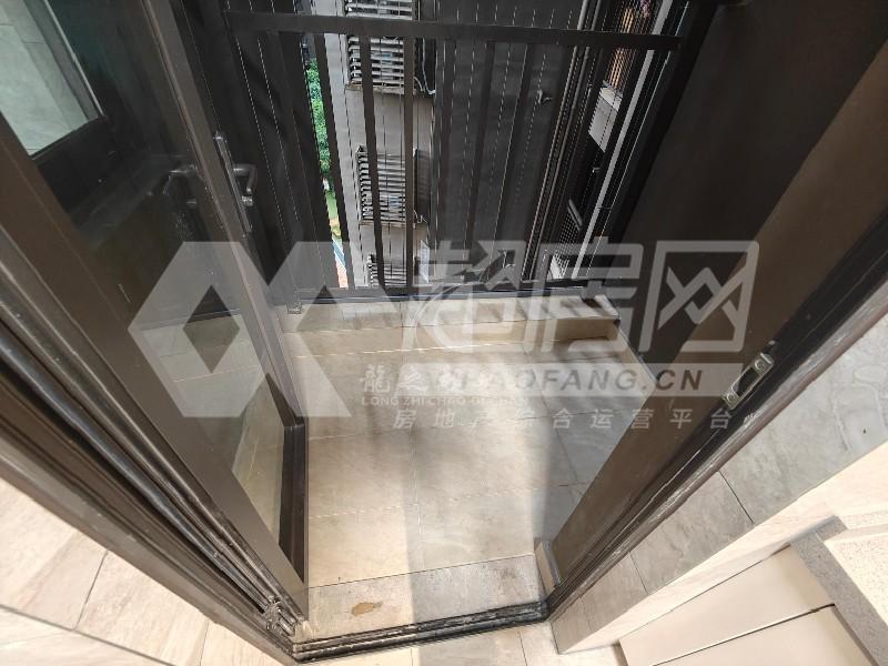 金地自在城二手房阳台